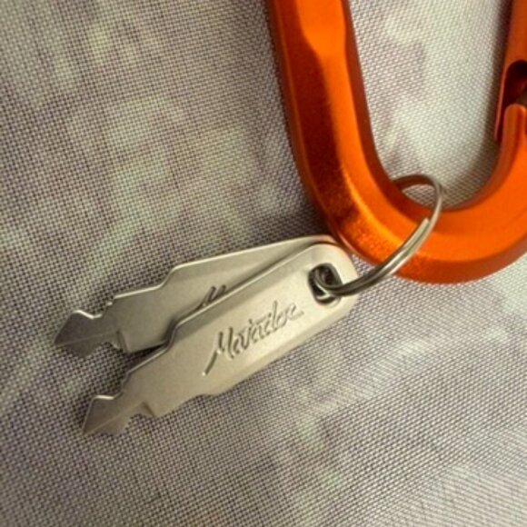 Matador BetaLock Locking Carabiner - Canyon Orange - Travel Lock with 2 Keys - Picture 2 of 3